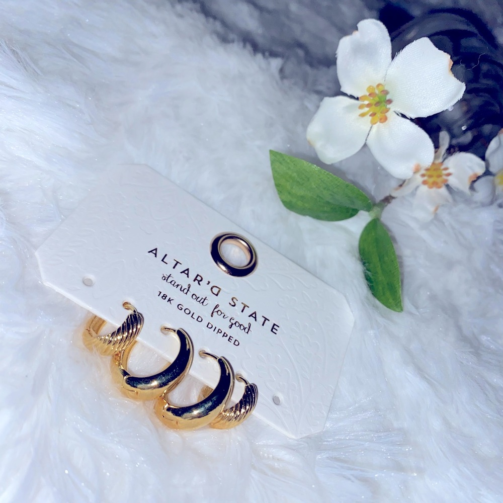 a l t a r ‘ d   s t a t e  ||  vintage 18 k gold dipped earrings · · · nwt